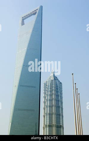 China, Shanghai, Pudong New Area. Moderne Wolkenkratzer und Festland China höchste Gebäude der "Shanghai World Financial Center". Stockfoto