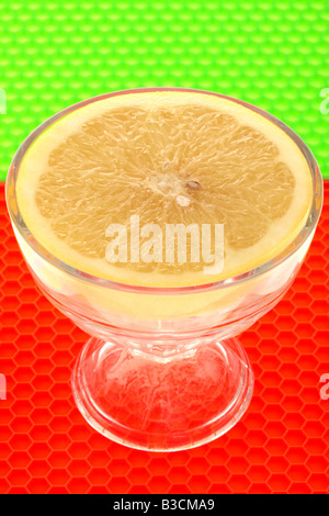 Frische reife Saftig geschnitten Gesunde weisse Frühstück Grapefruit mit Keine Personen Stockfoto