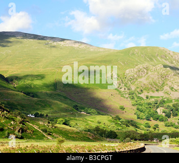 Ackerland in Llanberis in Gwynedd Nord-Wales in der Nähe von Llanberis Pass und der Snowdon Mountain range Stockfoto