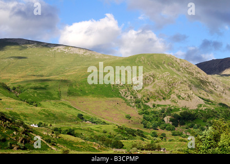 Ackerland in Llanberis in Gwynedd Nord-Wales in der Nähe von Llanberis Pass und der Snowdon Mountain range Stockfoto