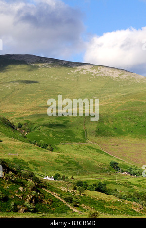 Ackerland in Llanberis in Gwynedd Nord-Wales in der Nähe von Llanberis Pass und der Snowdon Mountain range Stockfoto