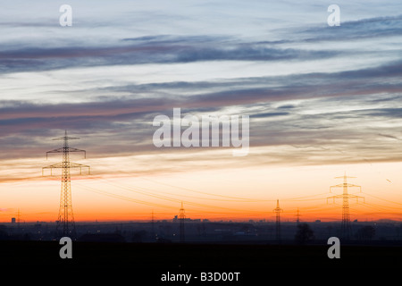 Deutschland, Bayern, München, Pylonen bei Sonnenuntergang Stockfoto