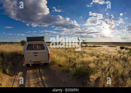 Afrika, Botswana, Fahrzeug auf dem richtigen Weg Stockfoto