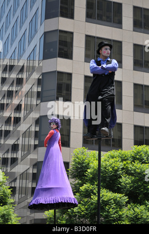 Australische Performancegruppe Strange Fruit unterhaltsam in der Innenstadt von Los Angeles, Kalifornien Stockfoto