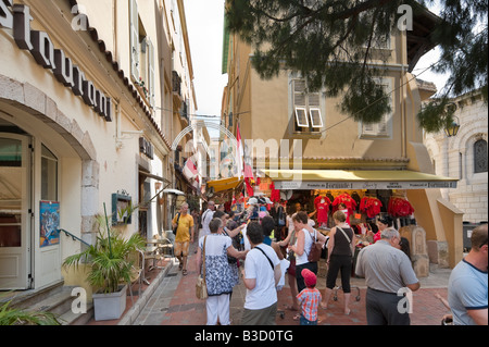 Geschäfte auf eine typische Straße in der Altstadt (Monaco-Ville), Monaco, Cote d ' Azur, Cote d ' Azur, Frankreich Stockfoto