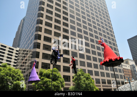 Australische Performancegruppe Strange Fruit unterhaltsam in der Innenstadt von Los Angeles, Kalifornien Stockfoto