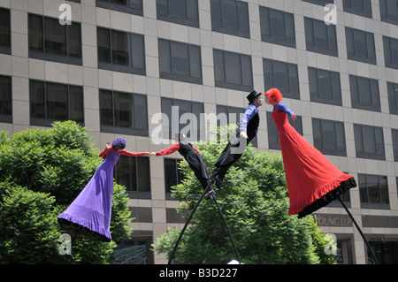 Australische Performancegruppe Strange Fruit unterhaltsam in der Innenstadt von Los Angeles, Kalifornien Stockfoto