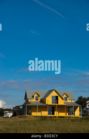 Ein neues Holzhaus im Bau und kurz vor der Fertigstellung in Victoria Australien Stockfoto