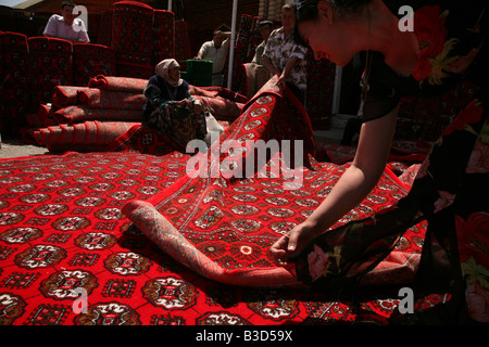 Teppich-Markt in Urgentsch, Usbekistan Stockfoto