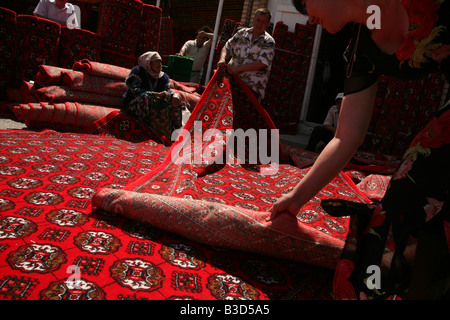 Teppich-Markt in Urgentsch, Usbekistan Stockfoto