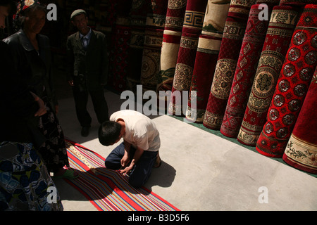 Teppich-Markt in Urgentsch, Usbekistan Stockfoto