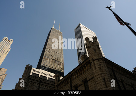 Wasserturm Pumpenhaus, Wasserturm und Hancock Tower. Magnificent Mile (North Michigan Avenue). Chicago. Illinois. USA Stockfoto