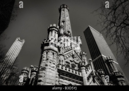 Alten Wasserturm und Wolkenkratzern. Nördlich von Magnificent Mile. Chicago. Illinois. USA. (Mehr Infos über Gebäude auf Beschreibung) Stockfoto