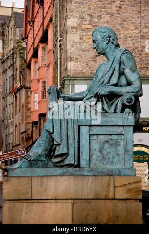 Eine Statue des schottischen Philosophen David Hume auf der Royal Mile in Edinburgh, Schottland Stockfoto