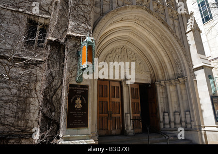 Main Türen der vierte Presbyterian Church (Gothic Revival-Stil fertiggestellt im Jahr 1914). North Michigan Avenue. Chicago. Illinois. USA Stockfoto