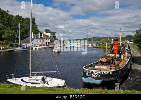 Segelschiff hat gerade die Kanal-Becken am Crinan in Argyll Schottland eingegeben Stockfoto