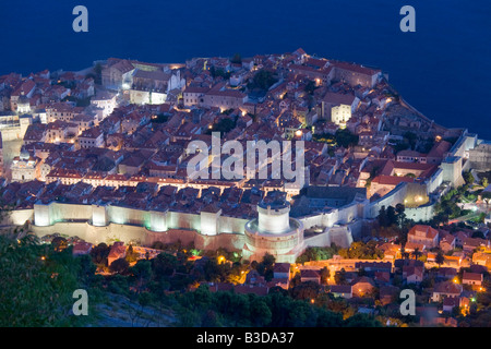 Dubrovnik in Kroatien, Abend- und erhöhten Landschaft Blick auf die Altstadt in der Nähe von Srdj Berg Stockfoto