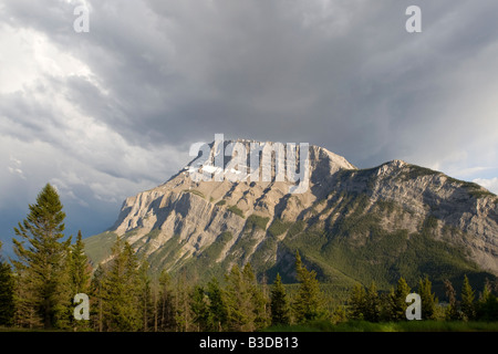 Blick auf Mount Rundle im Banff National Park Stockfoto