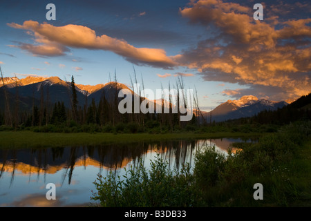 Montieren Sie Howard Douglas und den Sonnenuntergang im Banff National park Stockfoto