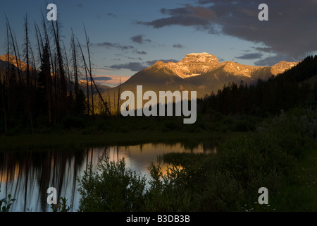 Montieren Sie Howard Douglas und den Sonnenuntergang im Banff National park Stockfoto