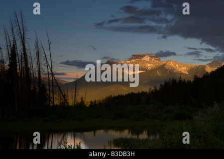 Montieren Sie Howard Douglas und den Sonnenuntergang im Banff National park Stockfoto