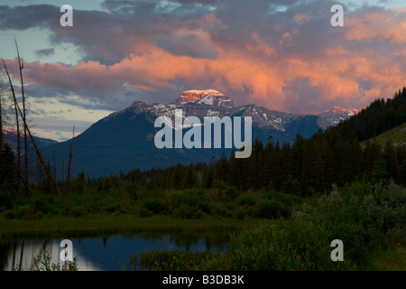 Montieren Sie Howard Douglas und den Sonnenuntergang im Banff National park Stockfoto