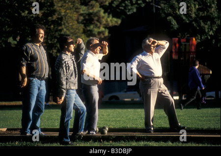 Italienische Einwanderer spielen Bocce Ball in Vancouver, British Columbia, Kanada Stockfoto