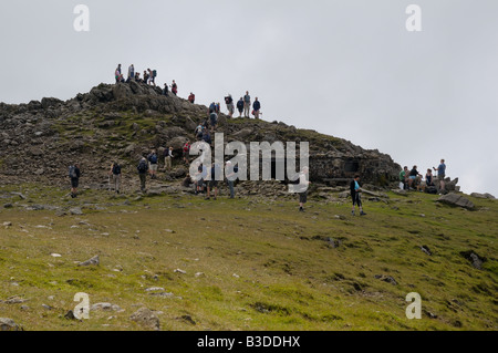 Gipfel des Cader Idris auf ein arbeitsreicher Auftakt in den Sommer Stockfoto