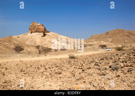 Vierradantrieb durch stoney Wüste Sharqiya Region Sultanat von Oman Stockfoto