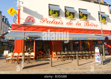 Cafe Le Palais De La Biere Pont Audemer Normandie Frankreich Stockfoto