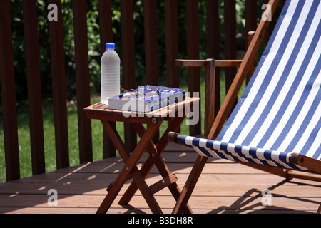 Lesen entspannen Reise-Bücher auf der Terrasse im Sommer Stockfoto