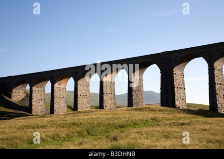 Ribblehead-Viadukt Yorkshire Dales UK Juli 2008 Stockfoto