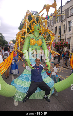 Aufführende und Tänzer in Notting Hill Carnival August 2008, London, England, Stockfoto