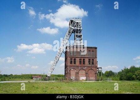 Route der Industriekultur, Dependance Zeche Sterkrade in Oberhausen-Sterkrade, Schachthaus Und Foerderturm, Oberhausen, Ruhrgebiet, NRW Stockfoto