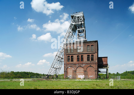 Route der Industriekultur, Dependance Zeche Sterkrade in Oberhausen-Sterkrade, Schachthaus Und Foerderturm, Oberhausen, Ruhrgebiet, NRW Stockfoto