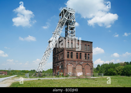 Route der Industriekultur, Dependance Zeche Sterkrade in Oberhausen-Sterkrade, Schachthaus Und Foerderturm, Oberhausen, Ruhrgebiet, NRW Stockfoto