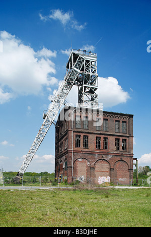 Route der Industriekultur, Dependance Zeche Sterkrade in Oberhausen-Sterkrade, Schachthaus Und Foerderturm, Oberhausen, Ruhrgebiet, NRW Stockfoto