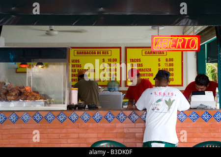 Mittagessen im Mercado 28 in Cancun Mexiko Stockfoto