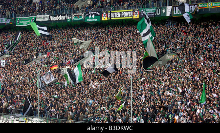 Fußball, 2. Bundesliga 2007/2008, Borussia Moenchengladbach vs. FC St. Pauli 1:0, Stadion Borussia-Park, Zuschauer, fans Stockfoto