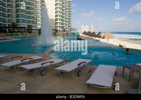 Ein Hotel am Strand von Cancun Mexiko Stockfoto