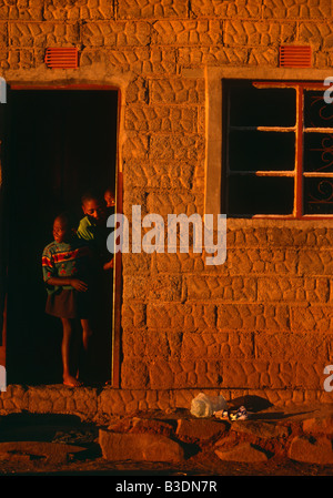 Kinder zu Hause in Südafrika. Stockfoto