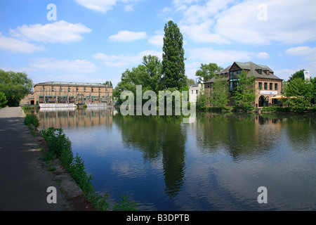 Wasserkraftwerk Kahlenberg Und Haus Ruhrnatur der RWW Rheinisch-Westfälische Wasserwerksgesellschaft, Mülheim an der Ruhr, Ruhrgebiet, NRW Stockfoto