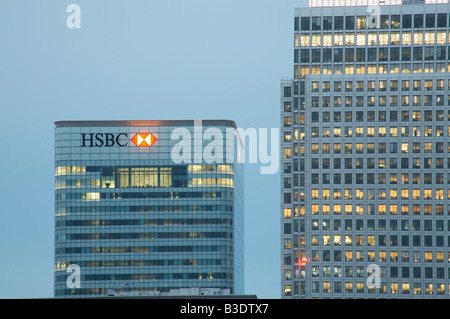 HSBC Bank HQ zentrale Büros Canary Wharf Docklands Skyline in der Abenddämmerung in London England UK Stockfoto
