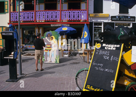 Touristen im Zentrum von Philipsburg St. Maarten Insel Leeward Inseln Niederländische Antillen Karibik Stockfoto