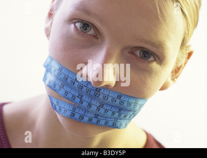 Frau-Gewichtskontrolle Stockfoto