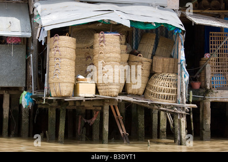 Ein Handwerk und Korb-Shop auf einem der vielen Flüsse im Mekong Delta, Vietnam Stockfoto