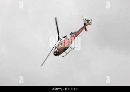 Westland Aerospatiale Gazelle HT-3 XW858 G-Massenspeicher im Flug am Breighton Flugplatz Stockfoto