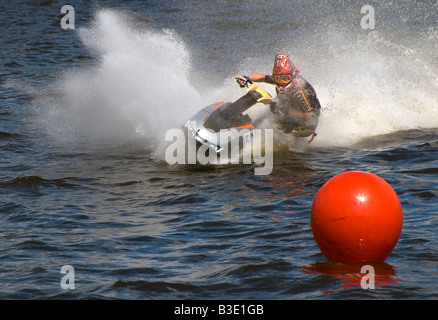 Jet Ski-Rennen auf dem Glasgow River Festival Juli 2008 Stockfoto