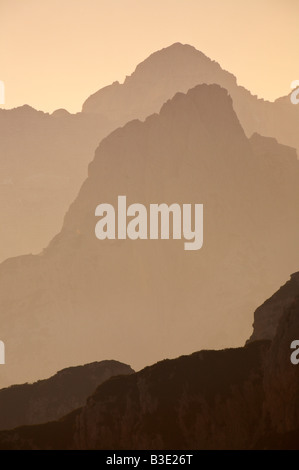 Italienischen Sektion der Julischen Alpen bei Sonnenuntergang aus Mangrt Pass, Gorenjska, Slowenien, Europa Stockfoto