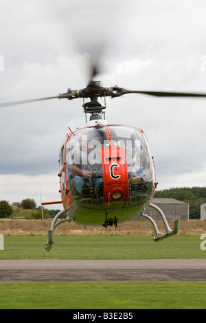 Westland Aerospatiale Gazelle HT-3 XW858 G-Massenspeicher im Flug abheben vom Flugplatz Breighton Stockfoto